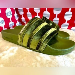 Adidas • Unisex adilette slides •Dark velvet green •sz 8W/7M •New